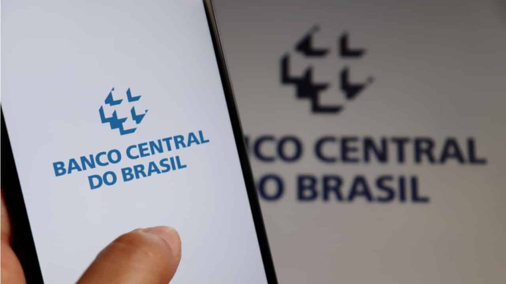 Crise financeira: Banco Central anuncia falência de dois bancos famosos